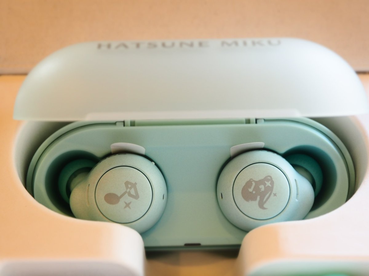 SONYのワイヤレスイヤホン(WF-C500)の初音ミクモデルを買ってもらって