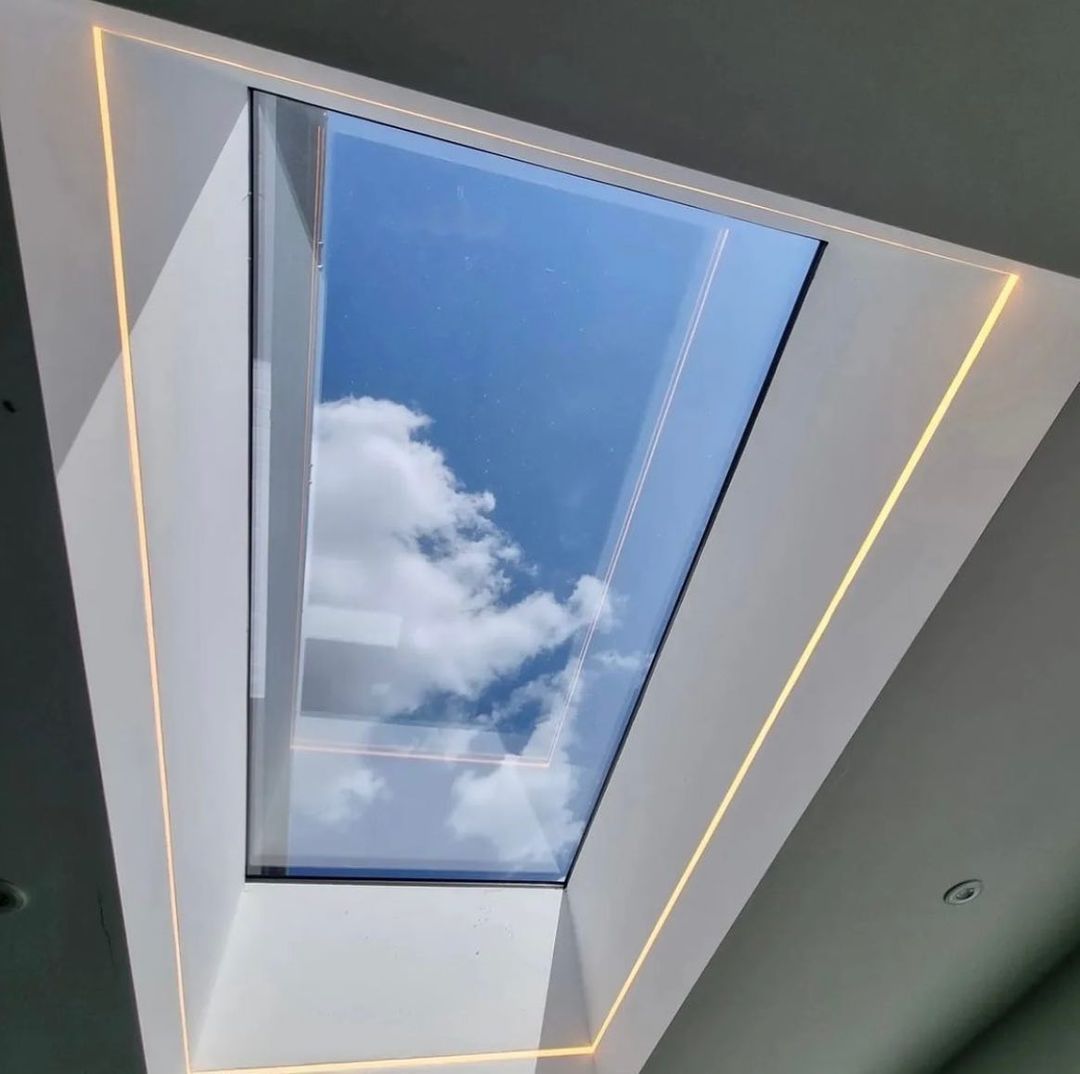 arkay_windows's tweet photo. Beautiful residential home using 8 metre sliding doors, aluminium windows and roofs 🏡 Find out more at https://t.co/uMD7SkTJdK.

Product: AluK Windows, InfiniGlide 3 and InfiniLight
Installer: @MandMGlassUK 

#Slidingdoors #AluK #Windows #Manufacturer #Aluminium https://t.co/oKqOHbhvLI