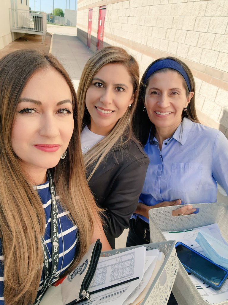 Ealcala_EMS's tweet photo. 1st day of school 😊. These Spanish teachers are ready to have a great school year 🥰. @aleseade2022 #WeAreEnsor #TeamSISD #LOTE https://t.co/3w9LEWYciw