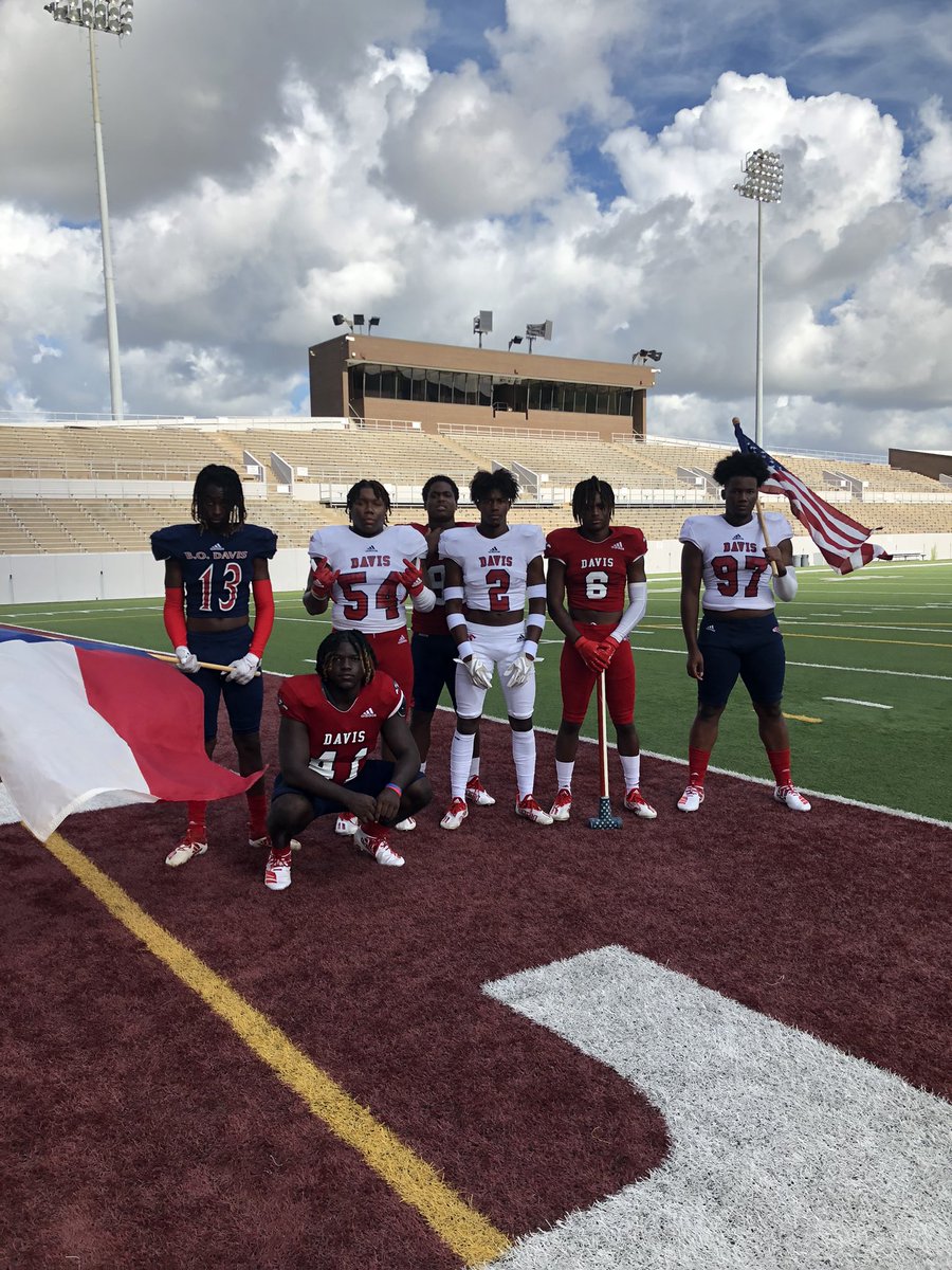 BODFalcons's tweet photo. Vype photo shoot going well. Great job representing the Davis Falcons. #Flyboyz https://t.co/j8KwsEM536