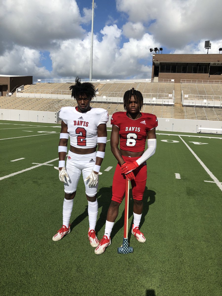 BODFalcons's tweet photo. Vype photo shoot going well. Great job representing the Davis Falcons. #Flyboyz https://t.co/j8KwsEM536