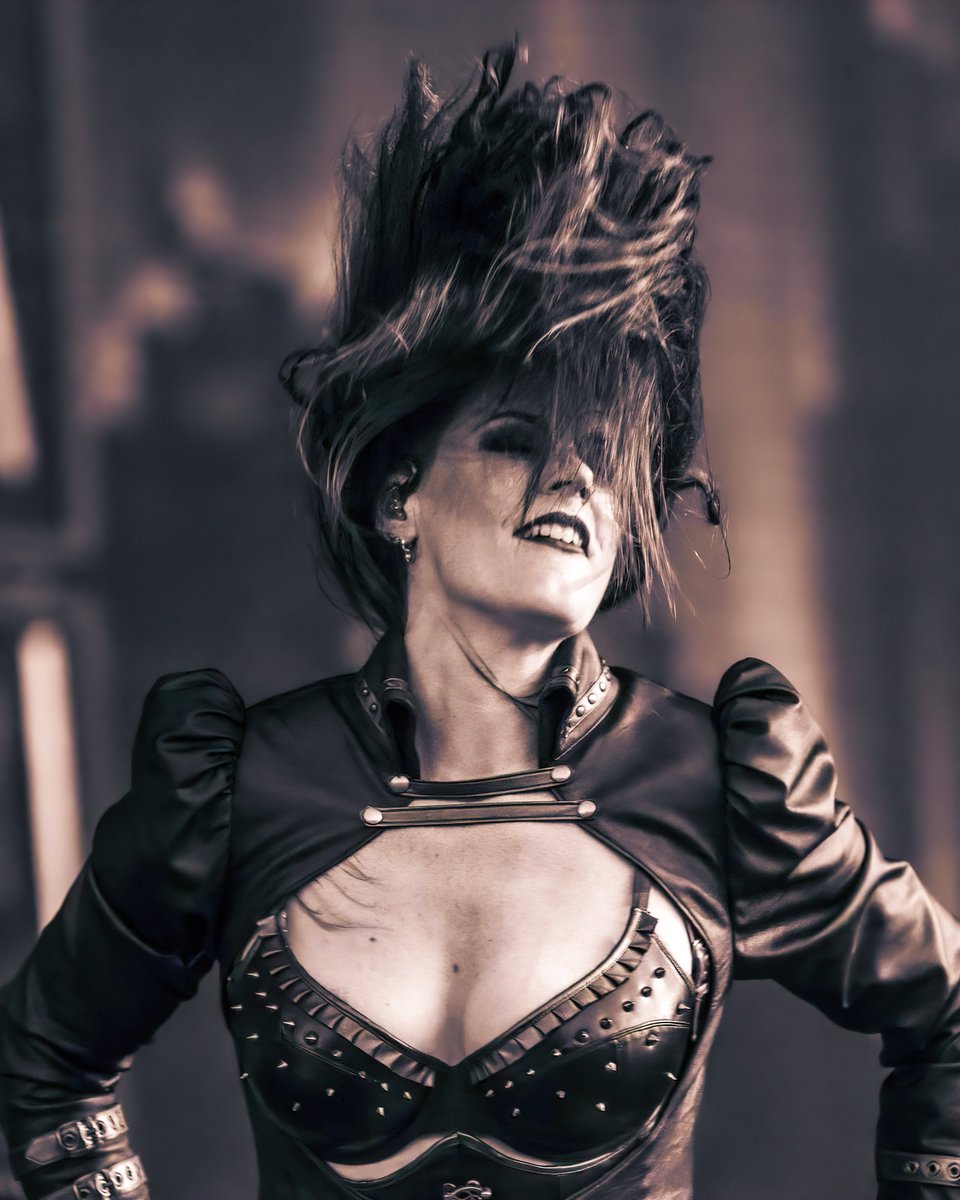 FloorJansen_'s tweet photo. New haircut ✂️🤪 https://t.co/uiZPb3sQYQ