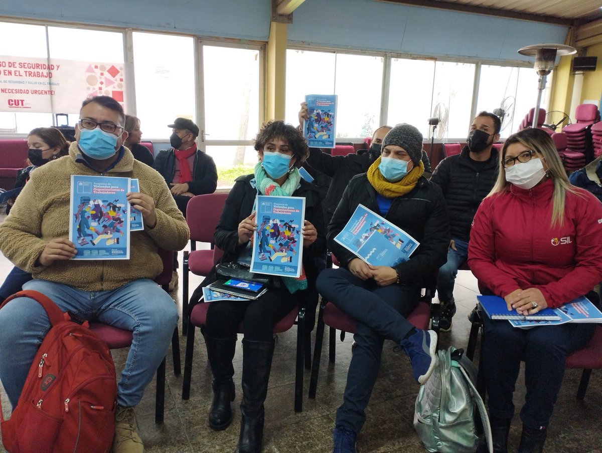 📣 En estos momentos, en la sede de la CUT, el ministro de Vivienda y Urbanismo, Carlos Montes, presenta el "Programa de Vivienda para Organizaciones de Trabajadores" 🏘️