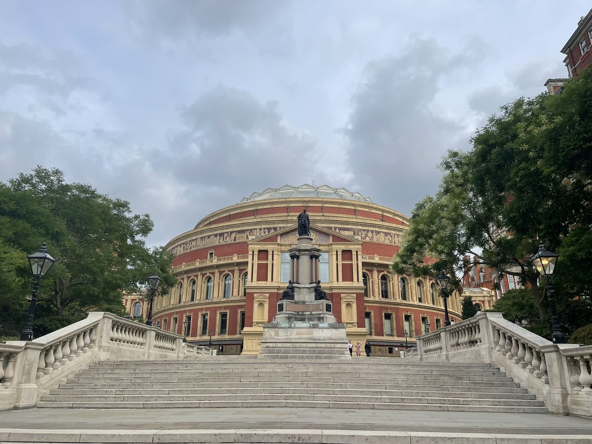 Shiny_Demon's tweet photo. Rehearsals underway for tonight’s @bbcproms ‘From 8-Bit to Infinity’ at the Royal Albert Hall(!) Join @SteffanPowell and I tonight at the very first gaming Prom. Listen live on @BBCRadio3 at 1930. https://t.co/mxnZnz1O2d