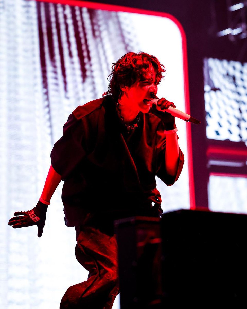 Shinemichm's tweet photo. 📸 | Fotos de la presentación de #JHOPE en Lollapalooza de Joe Pinchin.

#HOBIPALOOZA https://t.co/uZEjXJROAf