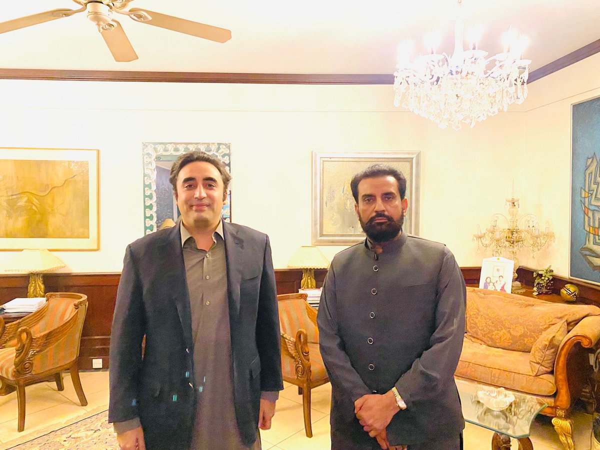 haji_madad's tweet photo. کراچی: پاکستان پیپلزپارٹی کے چیئرمین بلاول بھٹو زرداری سے پی پی پی کے مرکزی رہنما حاجی علی مدد جتک کی ملاقات

کراچی: چیئرمین بلاول بھٹو زرداری کو حاجی علی مدد جتک نے بلاول ہاؤس میں ہونے والی ملاقات کے دوران بلوچستان میں بارشوں سے تباہی کی صورت حال سے آگاہ کیا https://t.co/FzMNhkdUi2