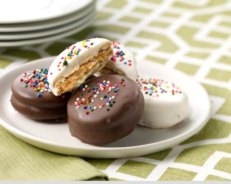 Chocolate Covered Peanut Butter Biscuit Sandwiches - recipe from <a href="/SkippyBrandUK/">SKIPPY® Peanut Butter</a>  peanut butter.  An easy treat to rustle up with children during the school holidays and even more fun to eat! <a href="/TheFriendMag/">The People's Friend</a> 
thepeoplesfriend.co.uk/2022/07/31/ski…