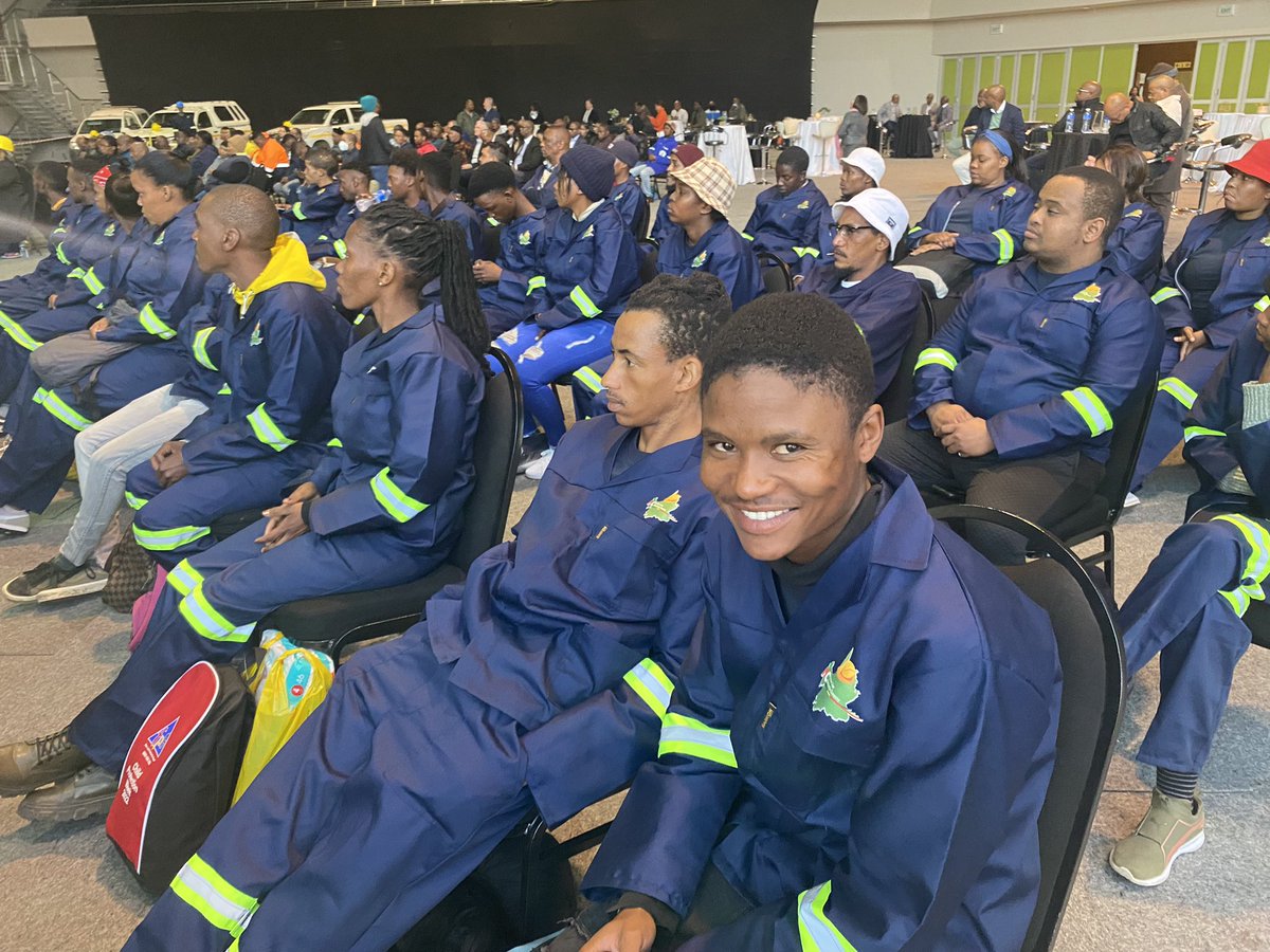 NcConstructCo's tweet photo. Northern Cape Construction Company 

“The first phase of this project will focus on training young people in pothole resealing and repatching.” @dr_zsaul1 

Some of the Beneficiaries [Pictured]

#moderngrowingsuccesfulprovince 
#CommitmentMade 
#NcConstructCo 
#NcProvGov https://t.co/7c4wpxA5az