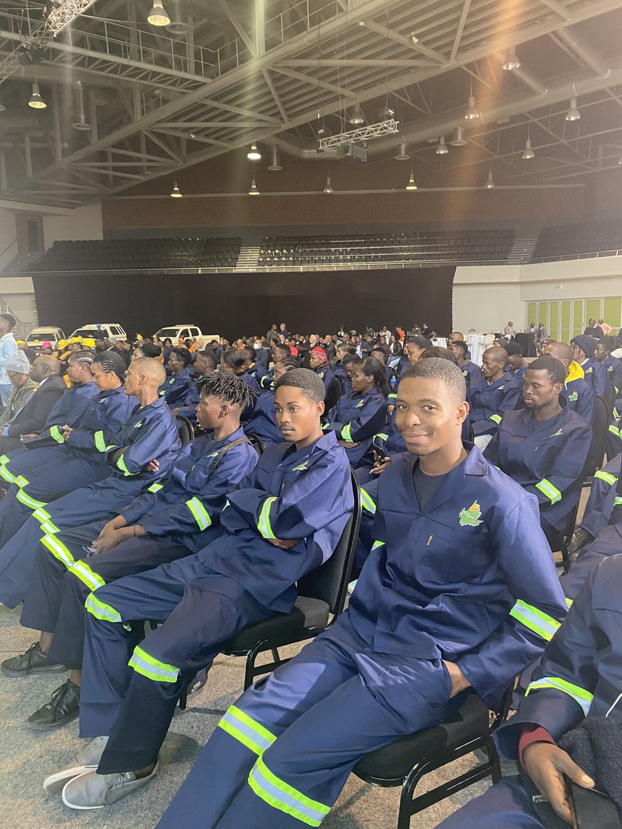NcConstructCo's tweet photo. Northern Cape Construction Company 

“The first phase of this project will focus on training young people in pothole resealing and repatching.” @dr_zsaul1 

Some of the Beneficiaries [Pictured]

#moderngrowingsuccesfulprovince 
#CommitmentMade 
#NcConstructCo 
#NcProvGov https://t.co/7c4wpxA5az