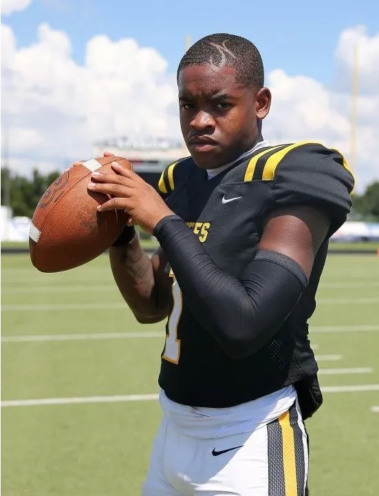 FBISDAthletics's tweet photo. Congrats to Ja'Koby Banks of Marshall HS for being selected to the 2022 Touchdown Club of Houston Pre-Season Offensive Team. @MarshallBuffs @MHS_Buffs @FortBendISD https://t.co/ScqNnnoFOO