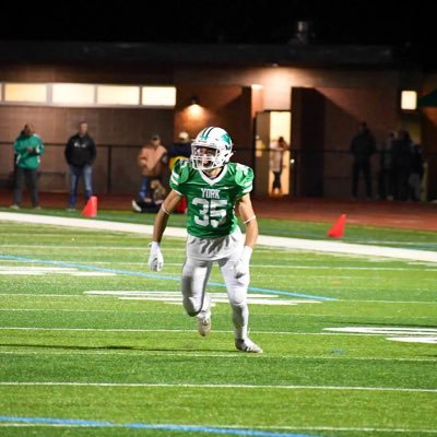 EDGYTIM's tweet photo. Meet @york_dukes
York 2023 OLB/S @mattsutter_
Matt Sutter is an experienced varsity player who will be asked to help lead the Dukes into a loaded West Suburban Silver conference race this fall. Get to know Matt Sutter here 
https://t.co/Q9pRCo3VyW https://t.co/rbSMig4NYA