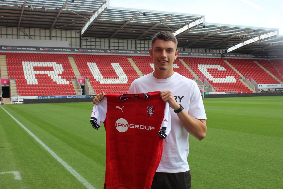 RotherhamUnited's tweet photo. READ | Hull signs new long-term Millers contract 

This comes as a reward for the young defender and his continued development with the first team squad. 

#rufc | #ForeverTogetherForeverProud 

https://t.co/KFZJbV0ukx https://t.co/jb603hDvGg