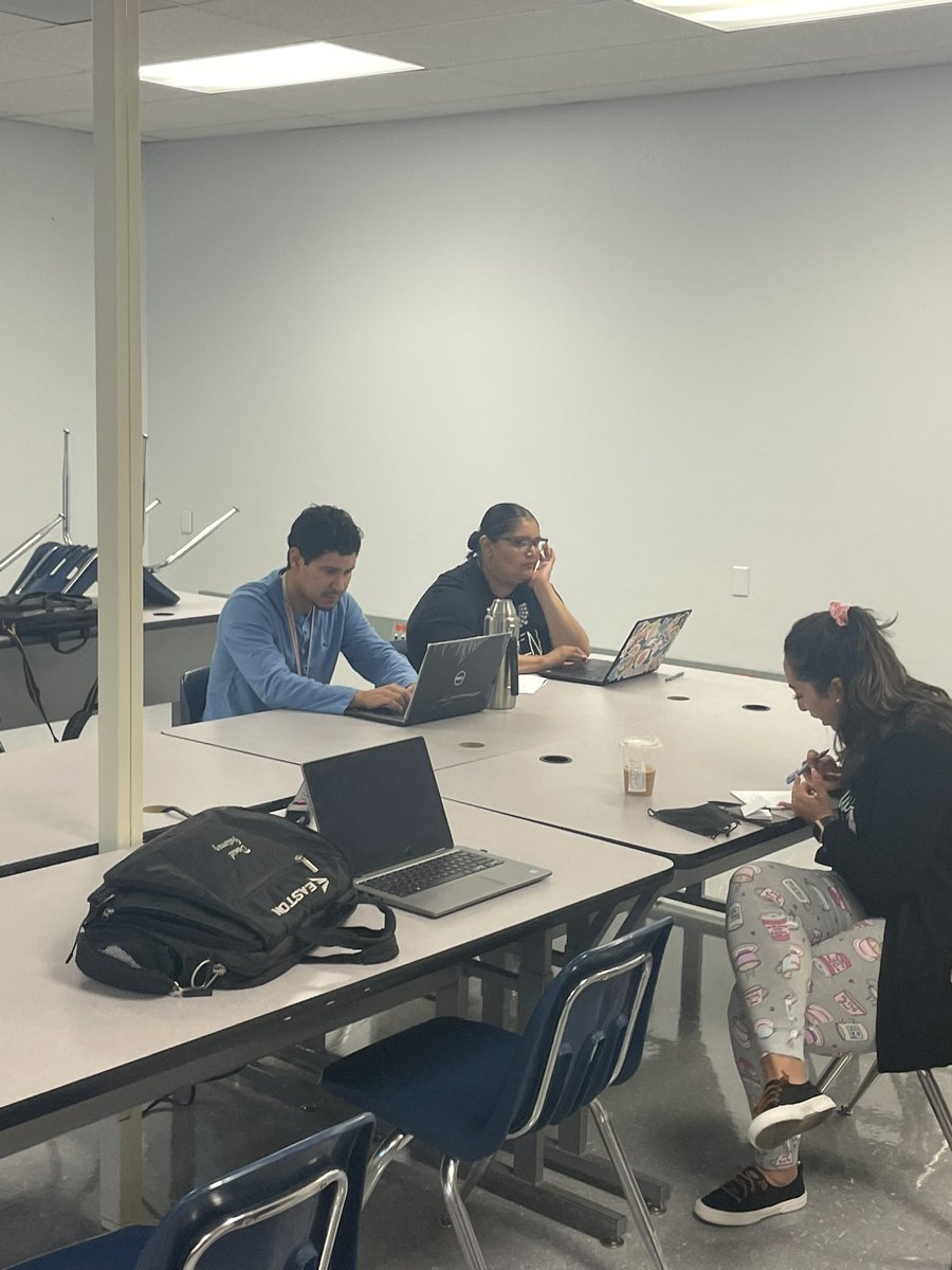 EMMScoachbarr's tweet image. EMMS Math department planning den time interventions and picking students! @EMMS_Gutierrez @Team_EMMS @OliverAP_EMMS @mrs_marmo #LevelUpp #BetterTogether