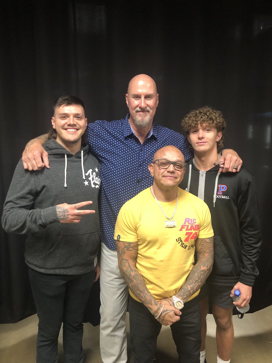 Great seeing these guys <a href="/reymysterio/">♛Rey Mysterio❔</a> ⁦<a href="/DomMysterio35/">Dominik</a>⁩