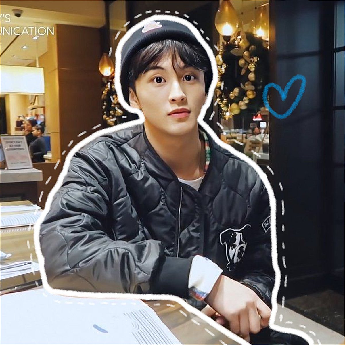 99LEEMAARK's tweet photo. happy birthday, mark lee. you're special to everyone, please be happy and i love you 💟

#HAPPYMARKDAY
#reMARKable24years
#영원한차일드_우리마크_생일축하해 https://t.co/gTR4oYirwI