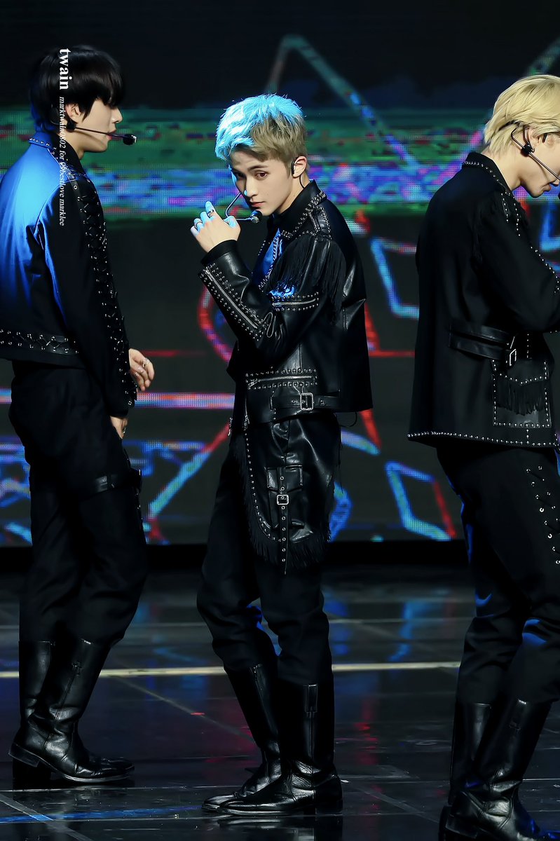 𝐭𝐰𝐚𝐢𝐧 tweet media