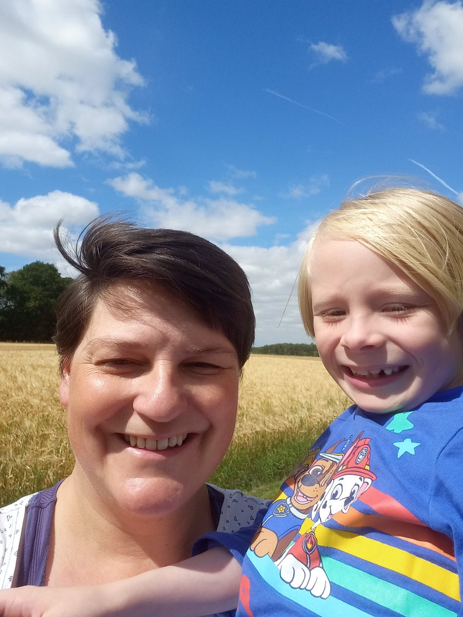 munro_nadia's tweet photo. @SmileyStenny @maria40617007 

A lovely walk in the countryside. There are cows behind Andrew (very exciting). We saw lots if bramble bushes, but not quite ready yet. 😊 https://t.co/40C9d9DBS1