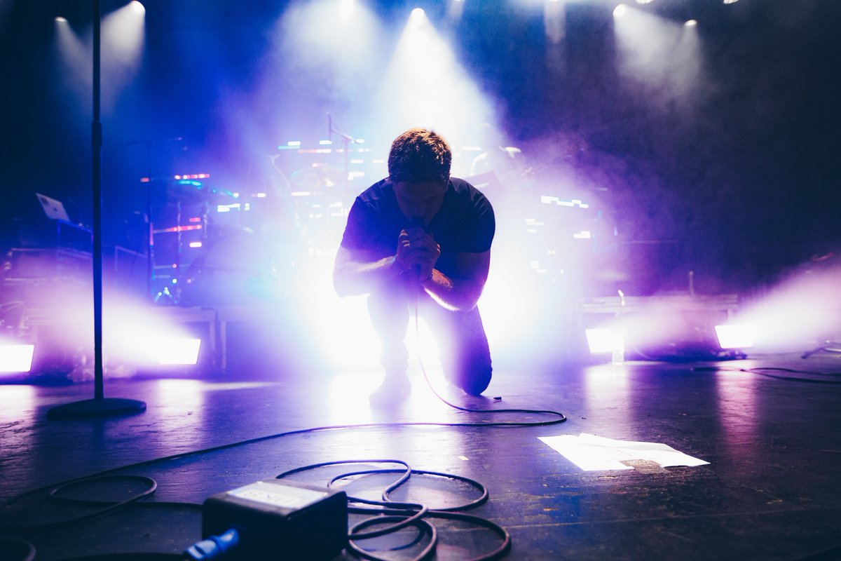 📸 moody vibez with <a href="/VHSNYC/">VHS Collection</a> at <a href="/brooklynsteel/">Brooklyn Steel</a> the other night 📼