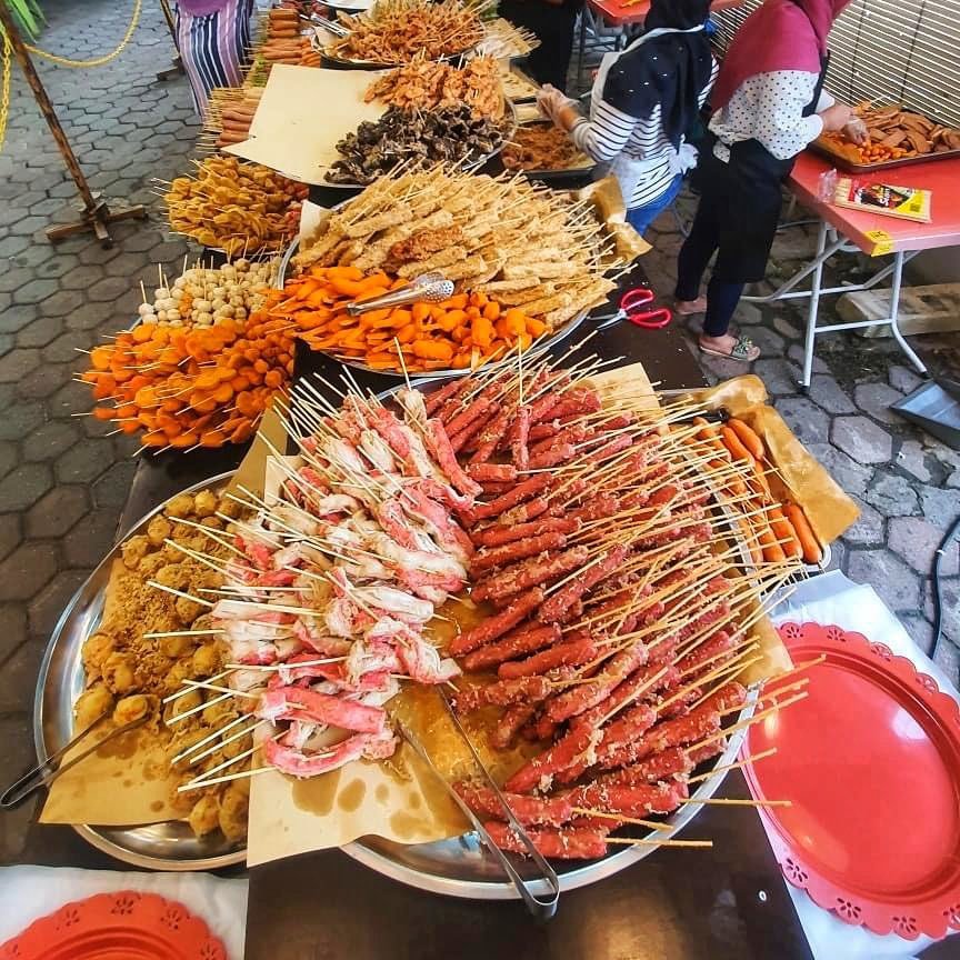 SarawakIni's tweet photo. Tempat makan Syurga Seafood Ala-ala Hatyai tepi Tasik dekat "#ShahAlam"

Kalau nak merasai suasana ala-ala macam dekat "Hatyai" sambil makan tepi tasik boleh ke sini Restoran Kak Anie Shellrock. 

#Malaysia #Selangor #SeafoodParadise https://t.co/D787l4Tcbj