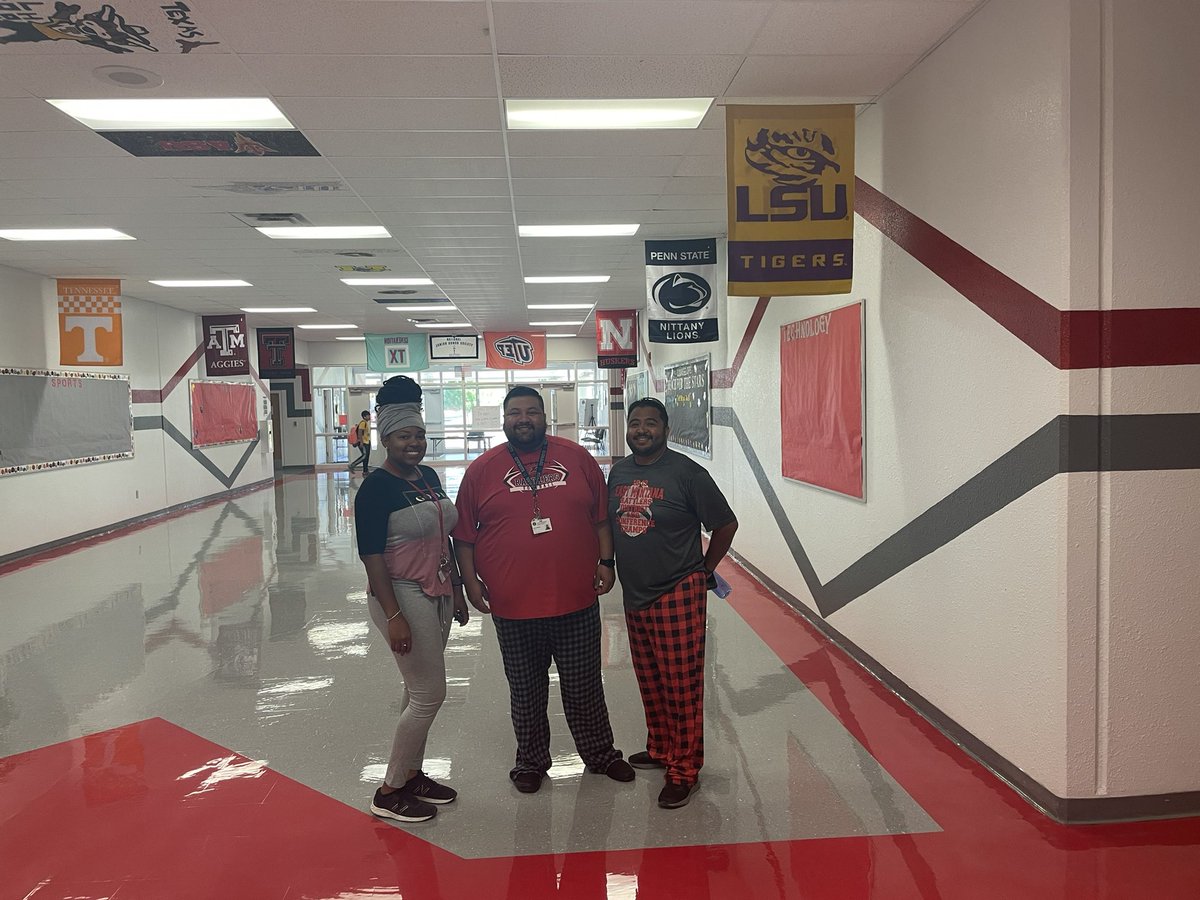 EMMScoachbarr's tweet image. PJ day here at EMMS! @EMMS_Gutierrez @Team_EMMS @OliverAP_EMMS #LevelUpp #BetterTogether #FearTheStrike