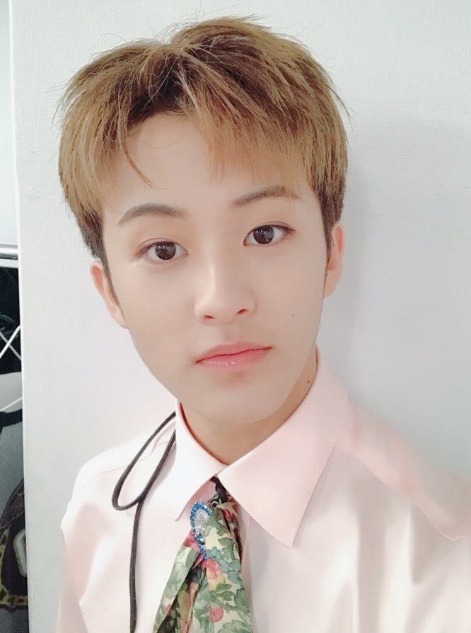 youYoustick's tweet photo. hbd ganteng. semoga cepet sembuh biar bisa ketawa-ketawa lagi😉 love u mark💙

#HAPPYMARKDAY
#reMARKable24years
#영원한차일드_우리마크_생일축하해

p.s. the cake is gone now hehe🫢 https://t.co/WLRIbpcxqw