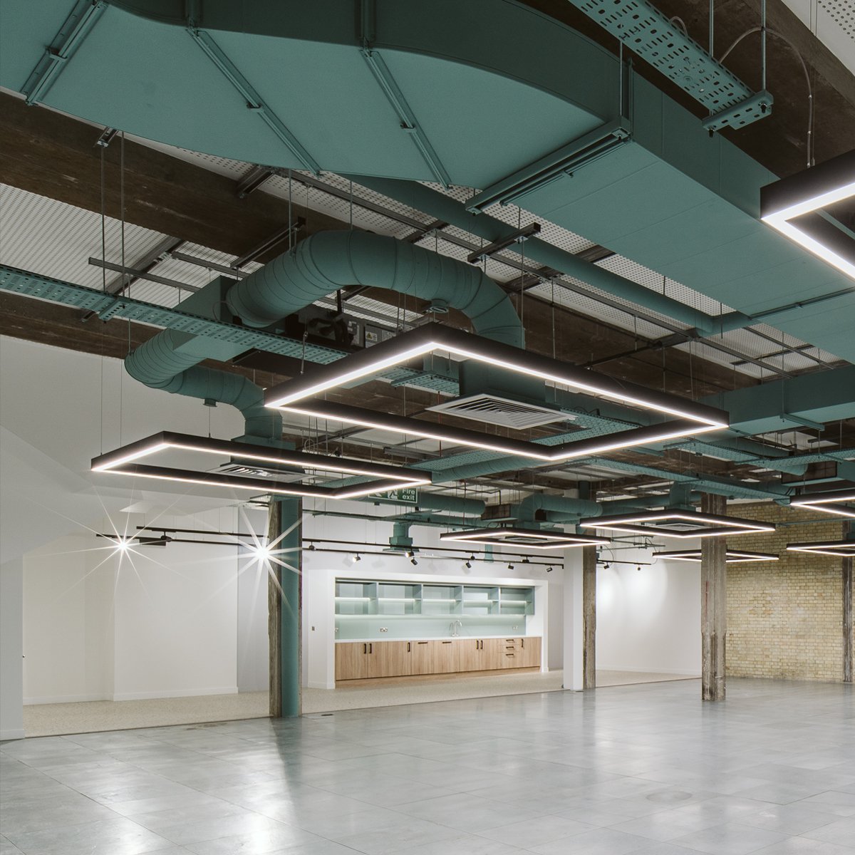 Feature lighting adding depth and detail to the space...

Thirdway.com for more

#thirdway #workplace #london #interiordesignlondon #architectansdesign #interiordesign