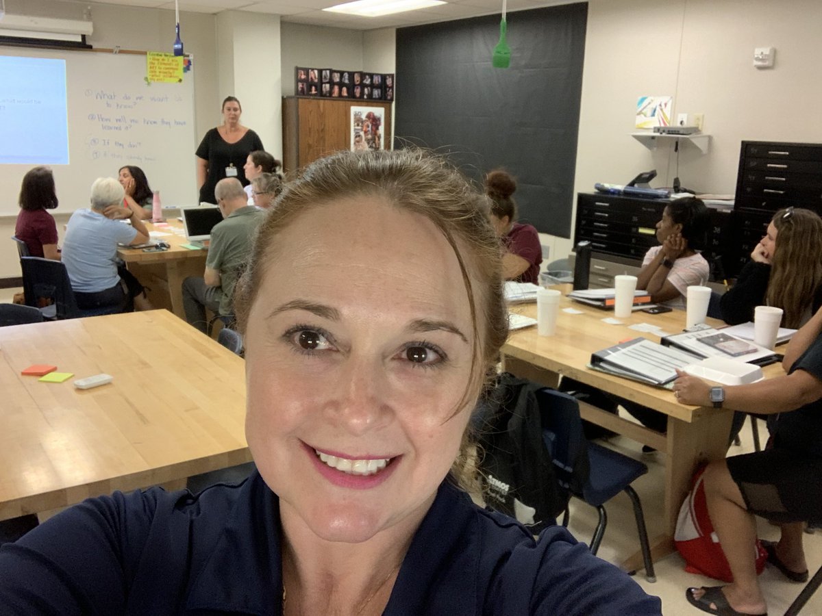 ValdesNativ's tweet photo. Look at our amazing teachers planning using the background design @LoriLitchfield @LewisvilleES @galladrienne @loridrapp #theponyway https://t.co/WYFnXdUlmn