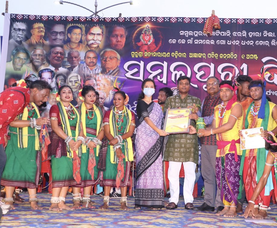 Festive fervour across Sambalpur today 😊

A very happy Sambalpuri Day to all once again! 
Juhar!