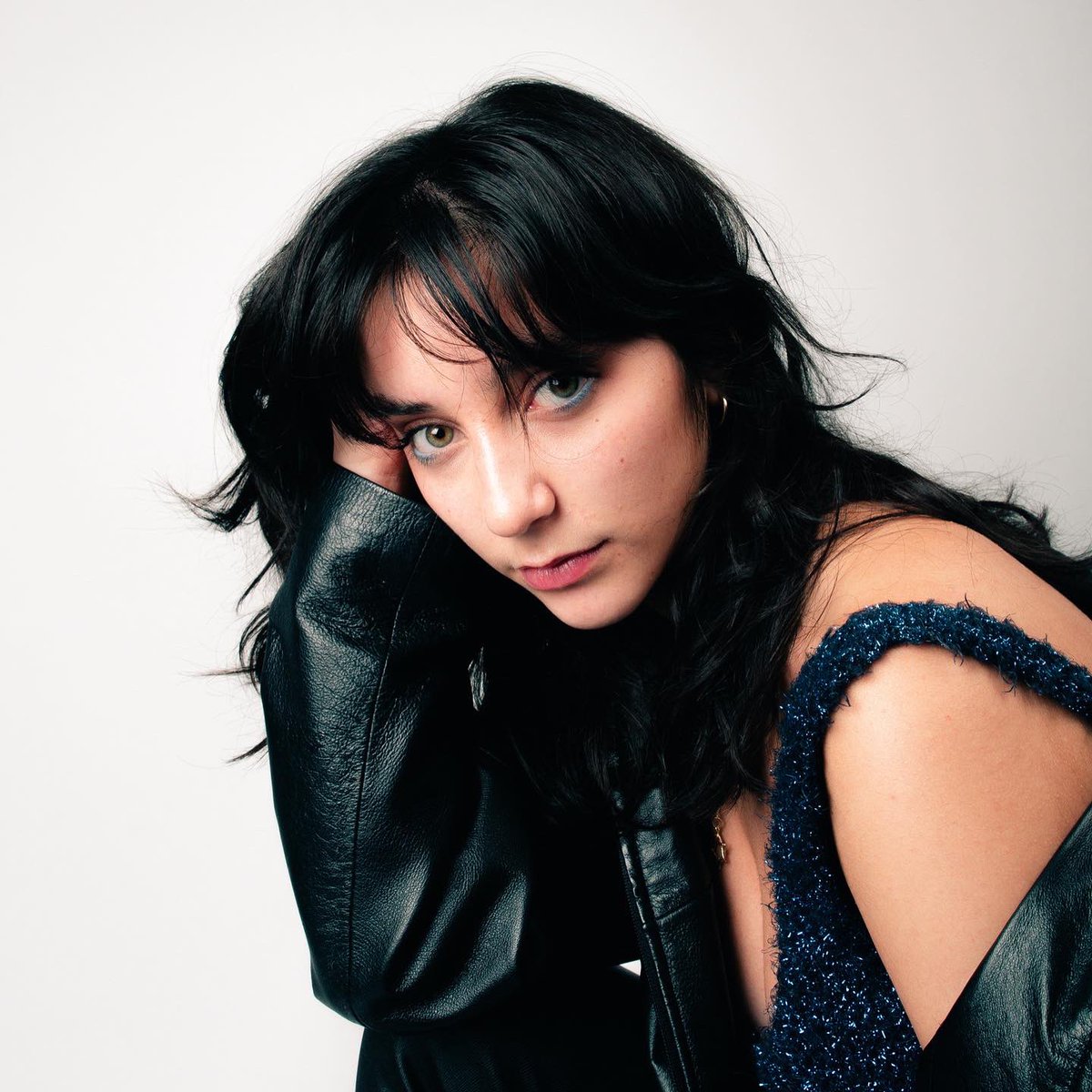 dafnamusic's tweet photo. watch out she’s edgy now !!! 📸: Jivan West https://t.co/Dh6wlxhDHi