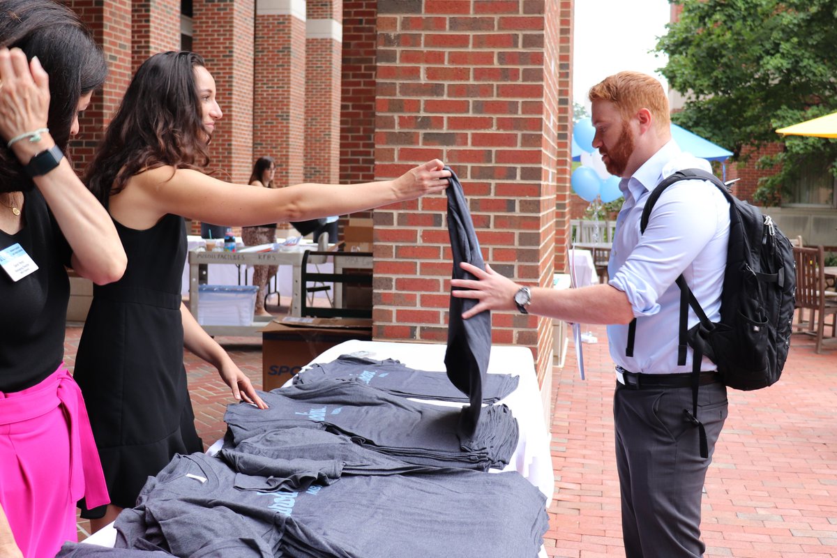 UNCRealEstate's tweet photo. A brand new batch of students flooded campus as #UNCMBA Orientation kicked off today. We are excited to see who among them will decide to join the #UNCRealEstate community! We can't wait to meet our concentrators this week.
#commercialrealestate #RealWorldRealEstate #GDTBATH https://t.co/RYnwnLW3Zv