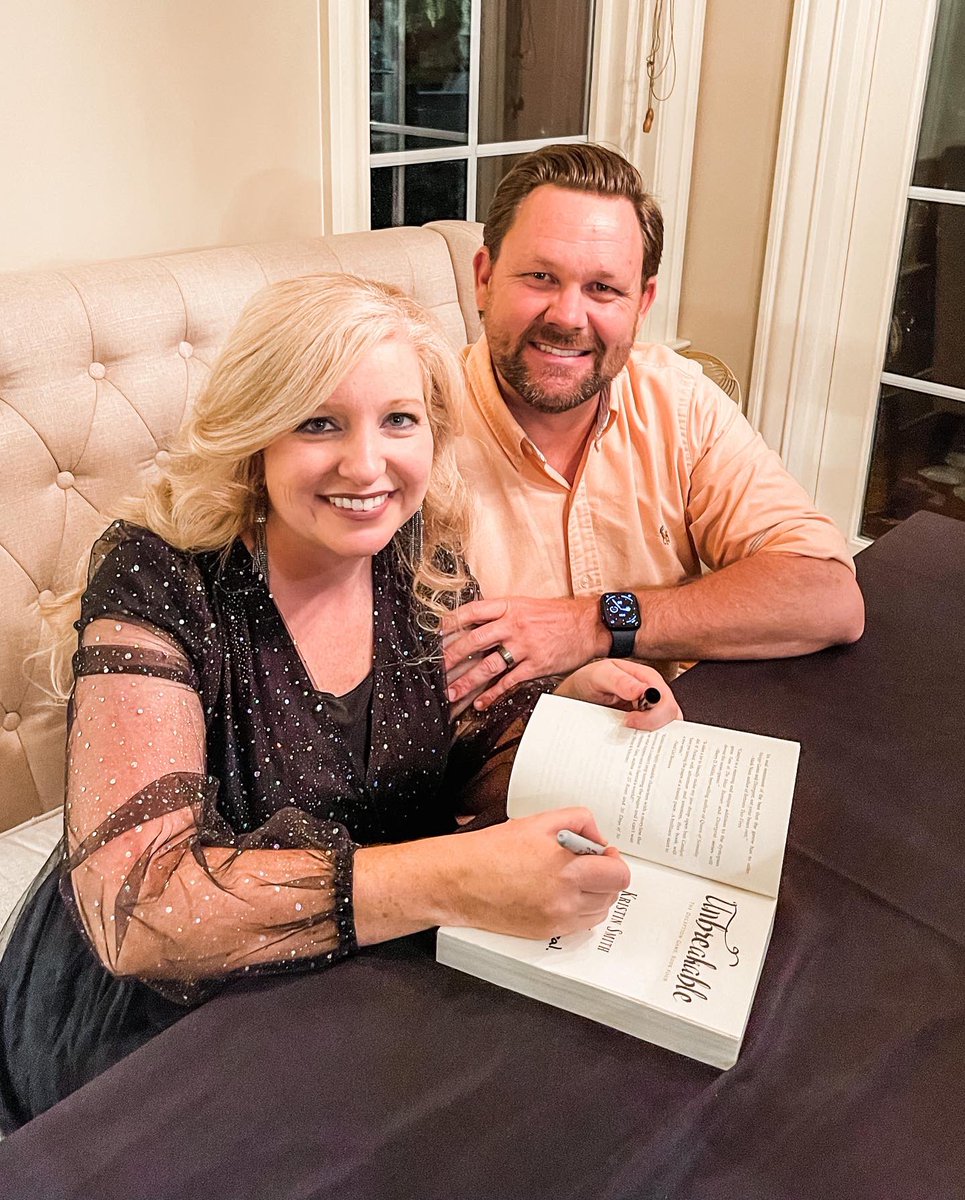 SwordsStilettos's tweet photo. UNBREAKABLE Book Release Party! π§¬π¦ππ Such a fun night. Iβm so grateful to all of the friends who came out to celebrate my book release with me!
#unbreakable #deceptiongameseries #yabookseries #yadystopian #AuthorsOfTwitter #writingcommmunity https://t.co/hlnJBeSDF2