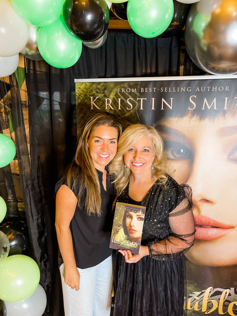 SwordsStilettos's tweet photo. UNBREAKABLE Book Release Party! π§¬π¦ππ Such a fun night. Iβm so grateful to all of the friends who came out to celebrate my book release with me!
#unbreakable #deceptiongameseries #yabookseries #yadystopian #AuthorsOfTwitter #writingcommmunity https://t.co/hlnJBeSDF2