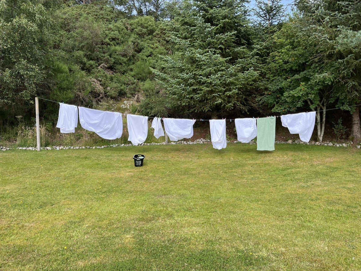 CeolMorLodges's tweet image. What lodge turnaround day looks like 😊 #washing #linedry #summer #breaks #lodges #mondays #fridays