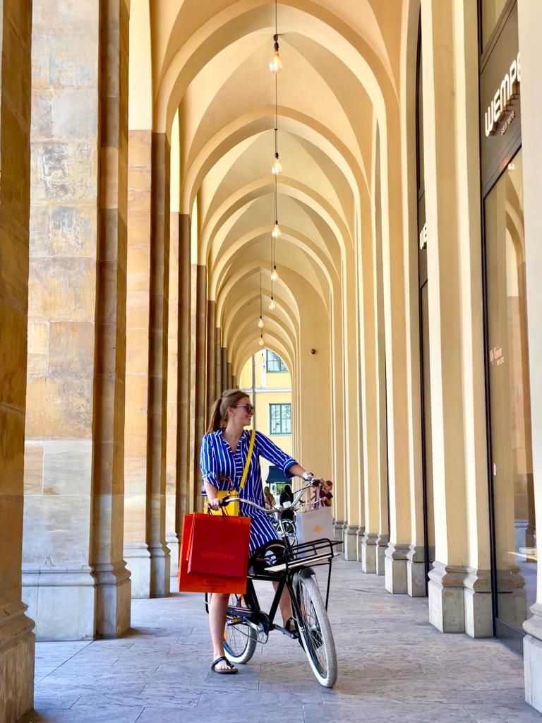 The best way to explore Munich in Summer is by bike and the magic formula to happiness is to combine it with some shopping.✨
#MandarinOrientalMunich #MandarinOriental #InspiredbyMO #ImAFan #FANtastic #WelcomeToMunich #LuxuryTrav #MunichTourism #MOexperiences #Maximilianstrasse