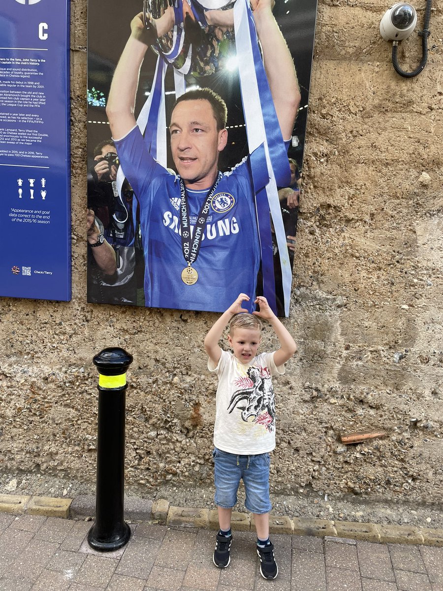 Richfyfe's tweet photo. @JohnTerry26 teaching them young https://t.co/fnOlRyJ3mw