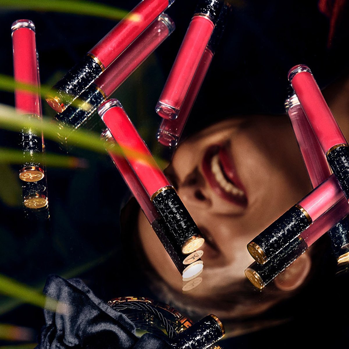 agoratopia_com's tweet photo. KILIAN PARIS Le Rouge Parfum Liquid Satin. Creamy lip ink for drawing alter egos into the light, scented with KILIAN’ Love, Don’t Be Shy Eau de Parfum.

#Kilian #makeup #makeuplover #beauty #Cyprus #Greece https://t.co/N5r4eYd2xd