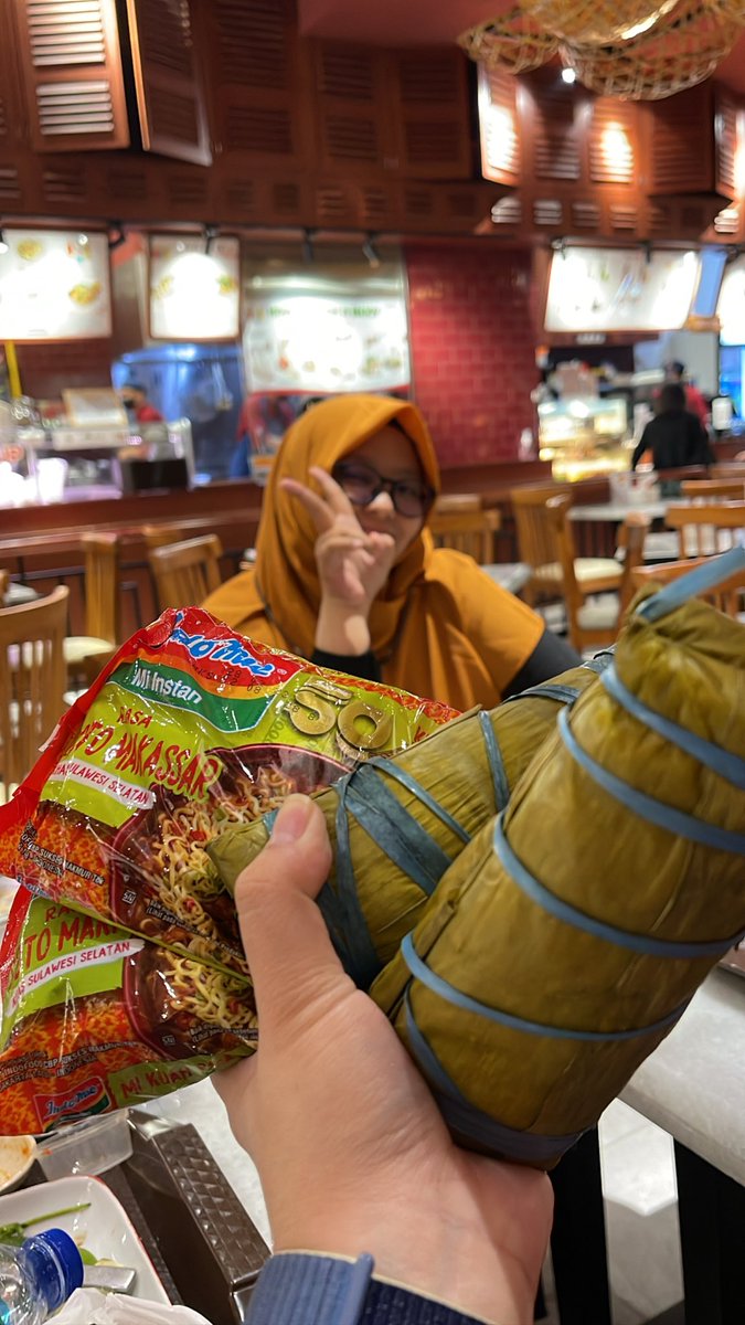 Meeting my girlies for Viet cuisine before my early flight tomorrowwww! 😖😖❤️❤️ 

((Featuring Makassar pride!))) 💯💯💯