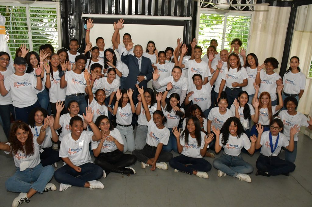 OnapiRD's tweet photo. Con la presencia del Director General de ONAPI, DR. Salvador Ramos, autoridades de MOVEARTE y de ONAPI , asi como los estudiantes que participan en el evento, se inicio el campamento Verano Innovador 2022.
#ONAPI
#VeranoInnovador
#Movearte
#EstamosCumpliendo https://t.co/mDKGfpxhCc