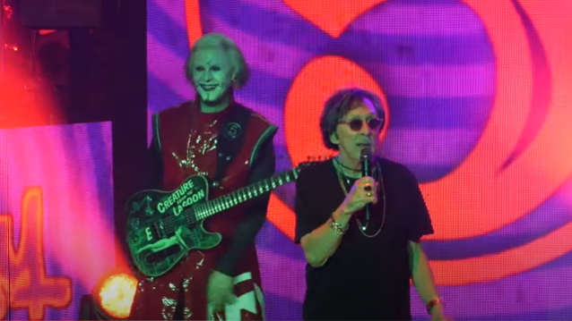 Watch: PETER CRISS Sings \Happy Birthday\ To JOHN 5 At ROB ZOMBIE\s New Jersey Concert  