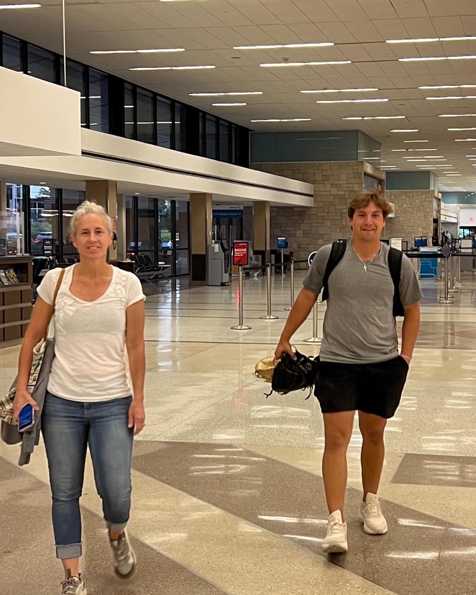 burgy29's tweet image. Very proud to say that Colin Burgess @19cburgy has signed with the Detroit Tigers organization. He flew out to Tiger Town, Lakeland, Florida yesterday, physical this morning and signed shortly after. Not sure what is next, but excited to start his pro career.