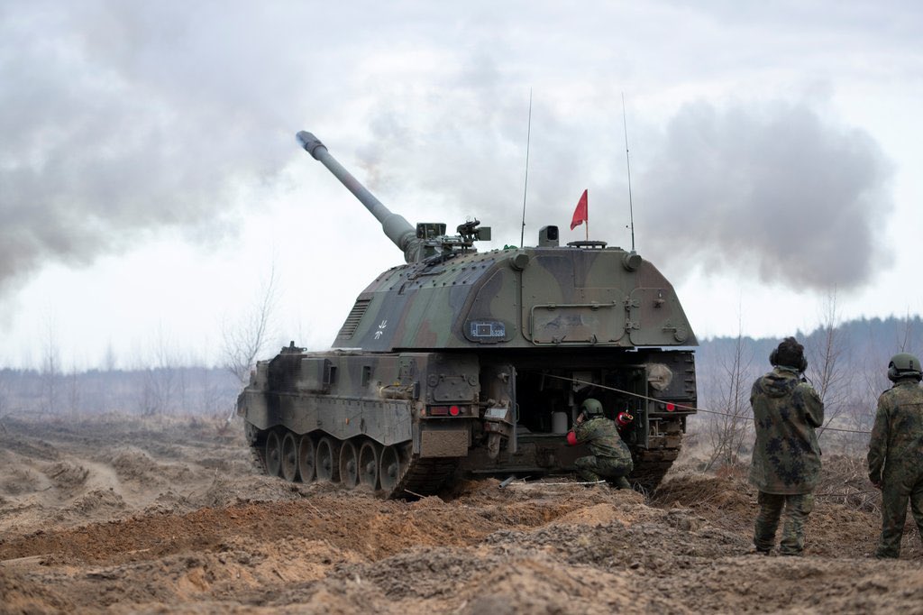 CarloMasala1's tweet image. Name this Band