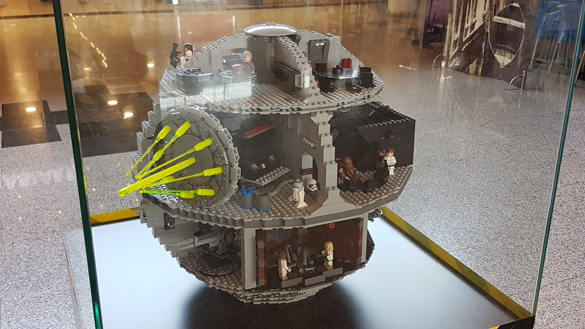 rockersuke's tweet photo. Luke y Leía en el compactador de basuras de... la mini lego Estrella de la Muerte 😎 https://t.co/Py0XUxyk2k