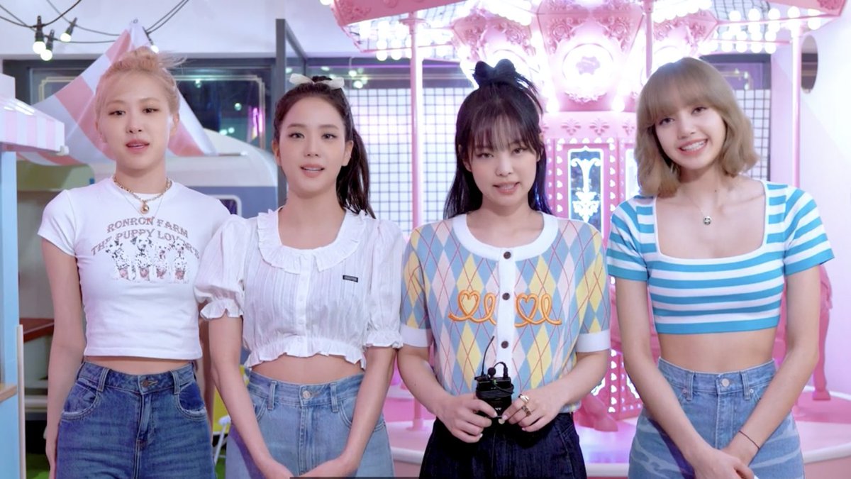 BLACKPINKGLOBAL's tweet photo. BLACKPINK FIRST WEVERSARY 
#BLACKPINK_1YEAR_WEVERSARY @BLACKPINK https://t.co/d3Aj8j5BgP