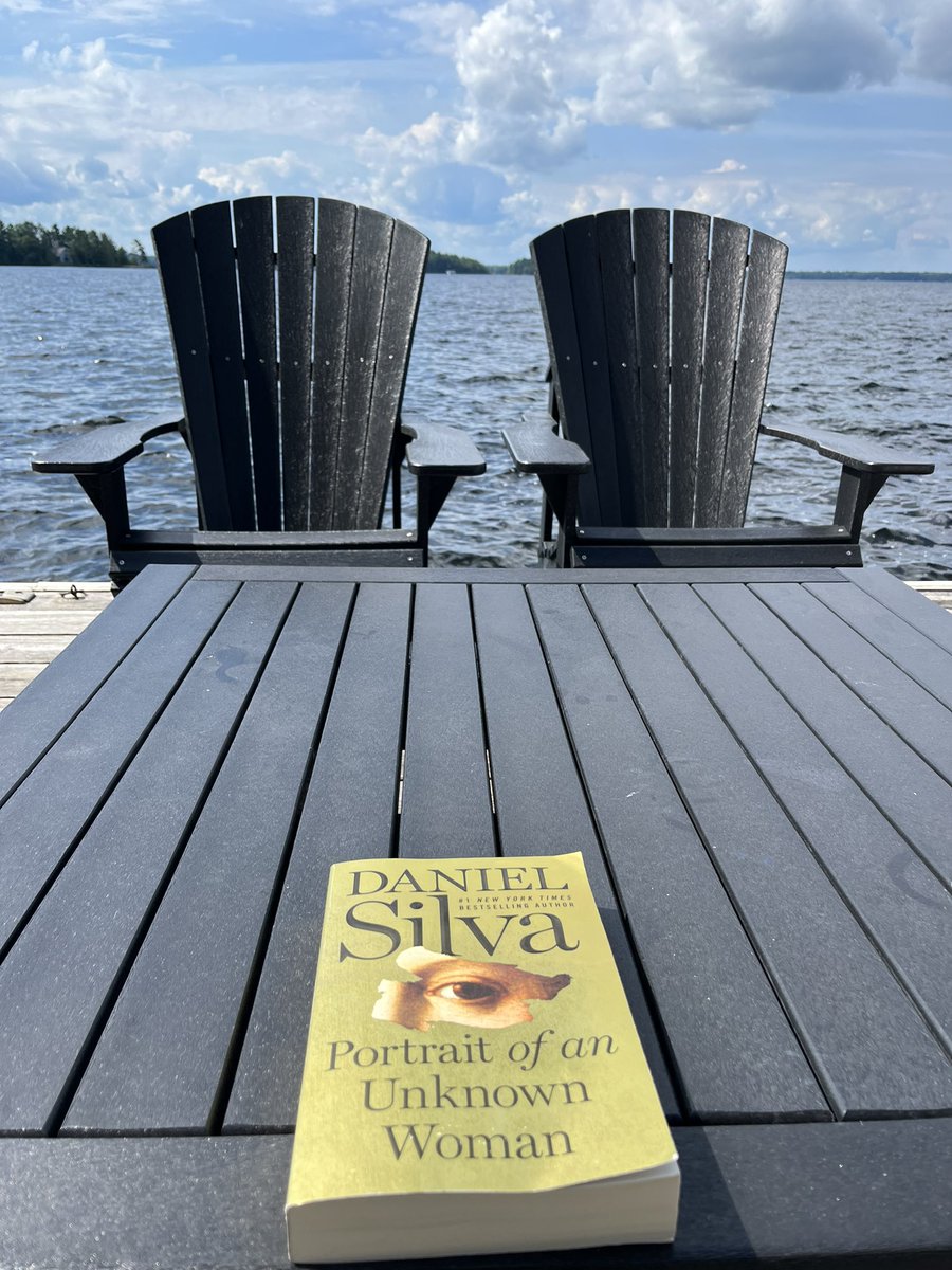 MannySuds's tweet photo. Thoroughly enjoying the latest @danielsilvabook book. Fabulous read as usual! Can’t put it down. https://t.co/pN8pNXzPTH