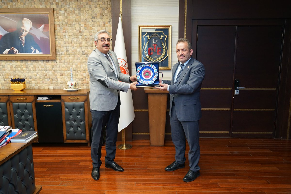 Ceza ve Tevkifevleri Genel Müdürlüğü (@ctekurumsal) on Twitter photo Genel Müdürümüz <a href="/YunusAlkac/">Yunus ALKAÇ</a>, Adli Tıp Kurumu Başkanı Sayın Dr. Hızır Aslıyüksek'i makamında ağırladı. Genel Müdürümüz <a href="/YunusAlkac/">Yunus ALKAÇ</a>, Adli Tıp Kurumu Başkanı Sayın Dr. Hızır Aslıyüksek'i makamında ağırladı.