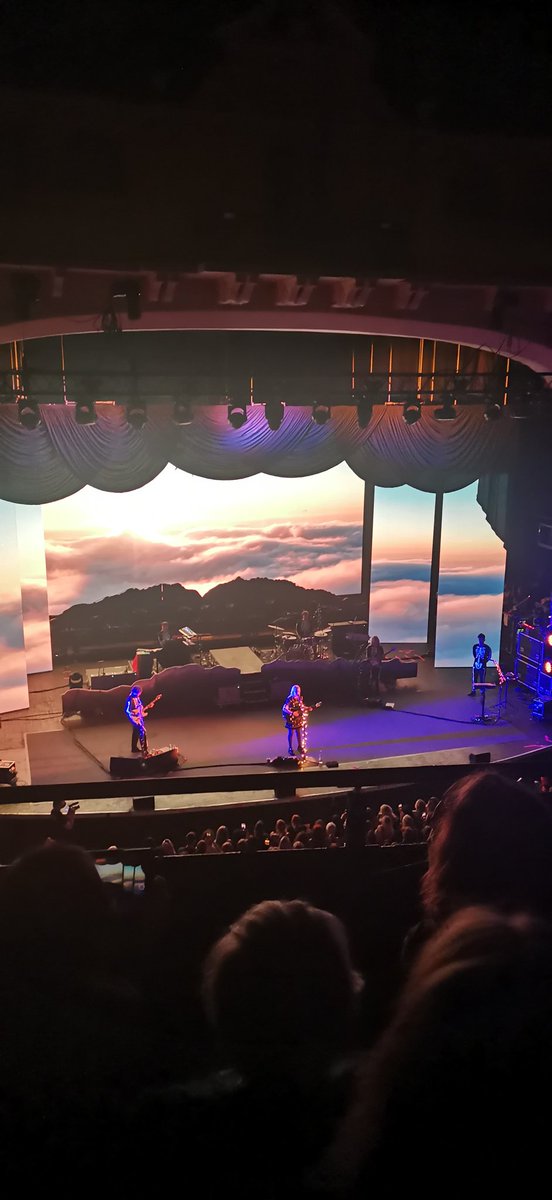livevsliveshow's tweet photo. Menudo doblete el de la semana pasada, Phoebe Bridgers y Lady Gaga en directo en la misma semana. Yo ya puedo dormir a gusto por las noches https://t.co/cIjiaPEfdU