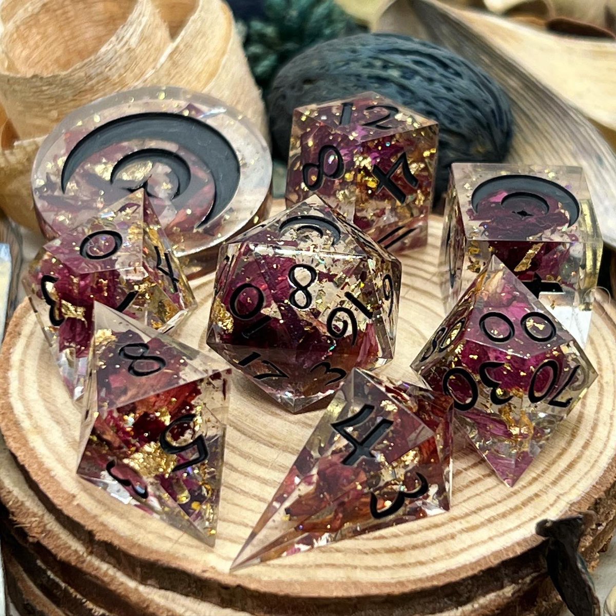 Forgotten Romance - this set has been dual inked so when looking through the dice you see gold and then the black on the outside really pops! #dice #handmade #floral