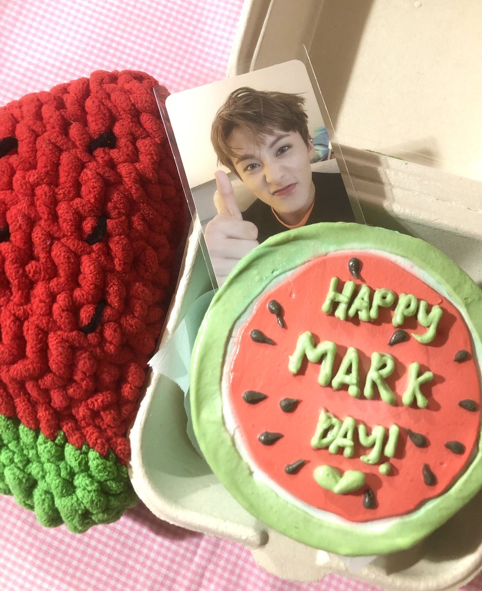 haechlab's tweet photo. mark lee day!!! 🧚🏼‍♀️🍉🎂🐯🫧

#HAPPYMARKDAY
#reMARKable24years
#영원한차일드_우리마크_생일축하해 https://t.co/e8qNR29olZ