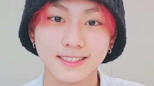 yjwprnts's tweet photo. i see no difference https://t.co/pXtgx1QgsI