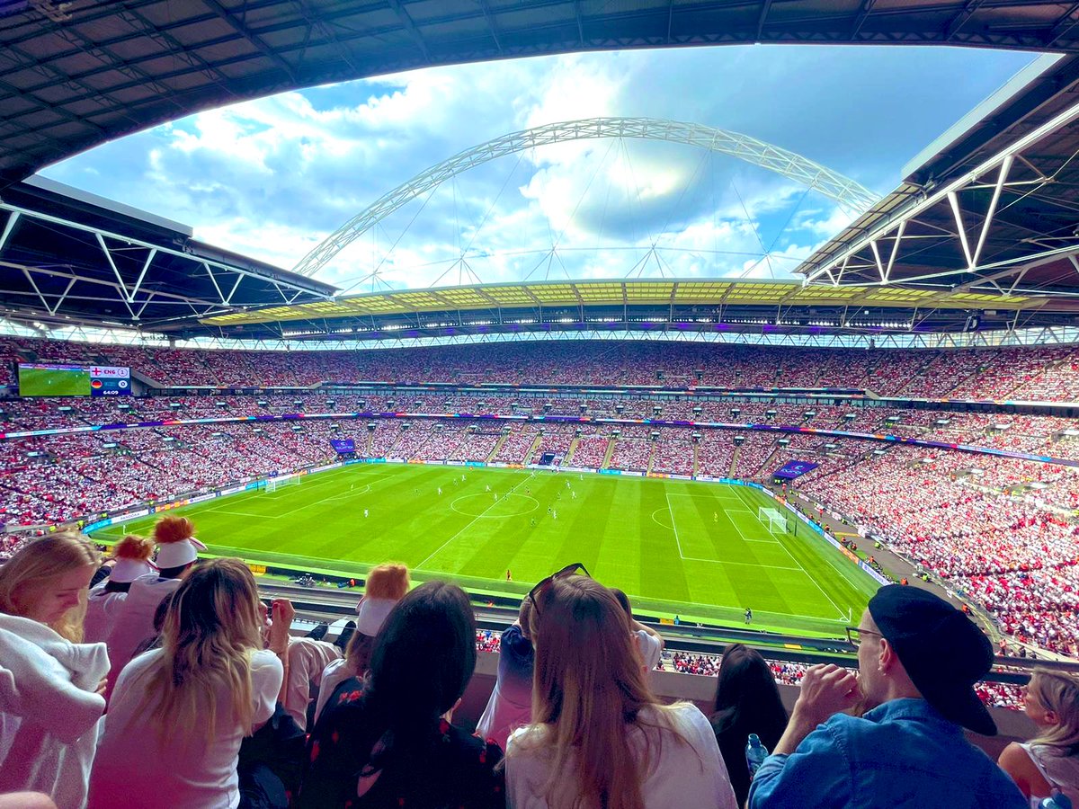 _mollieflack's tweet photo. Just can’t stop smiling. Feeling so grateful and proud to have been there yesterday and especially to share those moments with the girls that I get to play the beautiful game with. Such a special day that will live long in the memory. Football’s finally home.🦁🏴󠁧󠁢󠁥󠁮󠁧󠁿 https://t.co/Ab1685ghUv